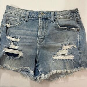 💙 Altar’d State Distressed Denim Shorts – Light Wash (Size 27)